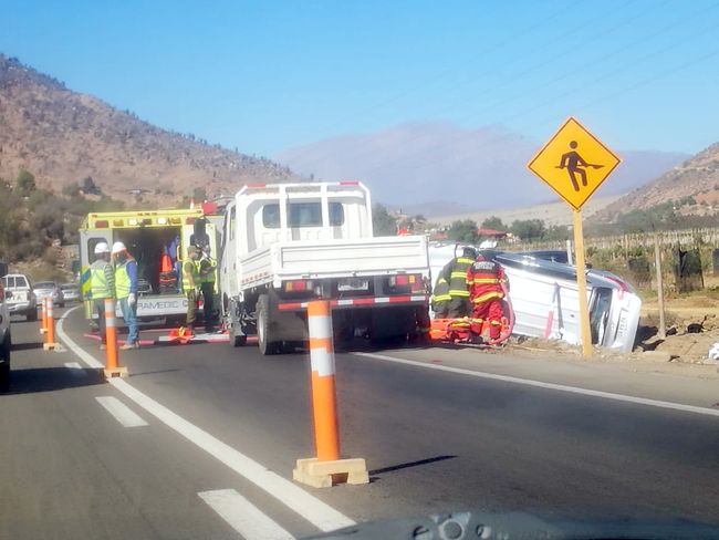 Preocupación por volcamiento de automóvil en ruta Ovalle- Monte Patria