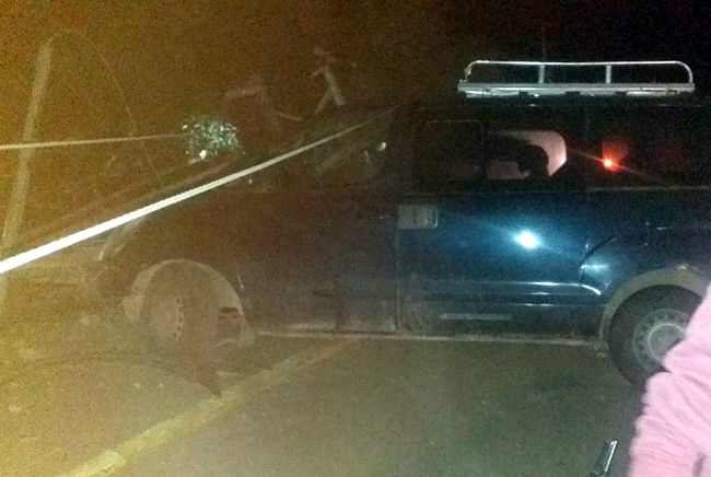 Furgón derriba dos postes del tendido eléctrico y deja sin energía a Sotaquí