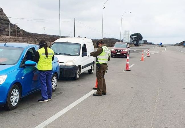 Insólito: individuo intentó ingresar a la región oculto en el maletero de un automóvil