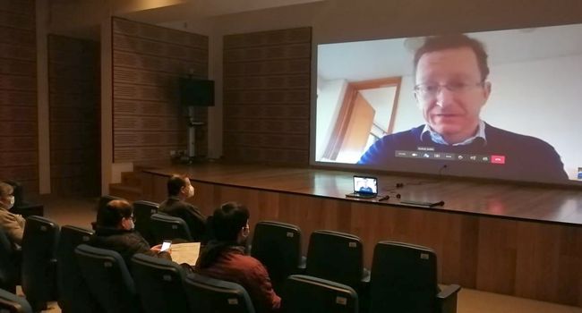 Profesionales clínicos de Italia compartieron experiencias con equipos de salud ovallinos