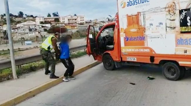 Evadió fiscalización, en estado de ebriedad, sin documentos  y manejando un camión robado
