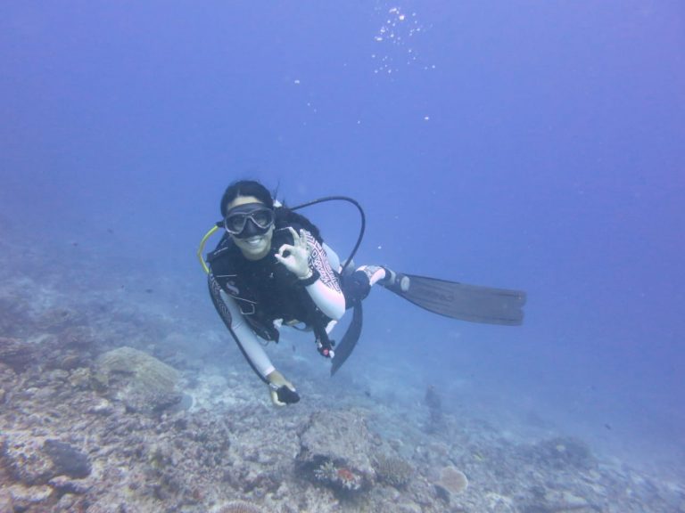 La ovallina que busca salvar los arrecifes de coral en Rapa Nui
