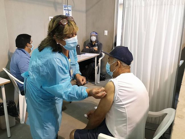 Más de 700 personas se vacunaron contra el Covid-19 durante la primera jornada en Ovalle