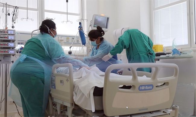 La silenciosa y abnegada labor de los TENS del Hospital de Ovalle durante la pandemia