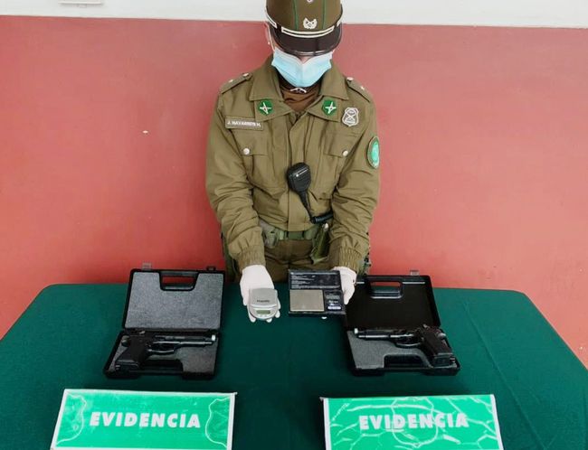 Armas, droga y alcohol en fiesta clandestina frustrada por carabineros