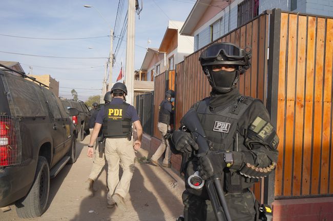 Gigantesco operativo: Allanan 22 domicilios en Ovalle en busca de droga