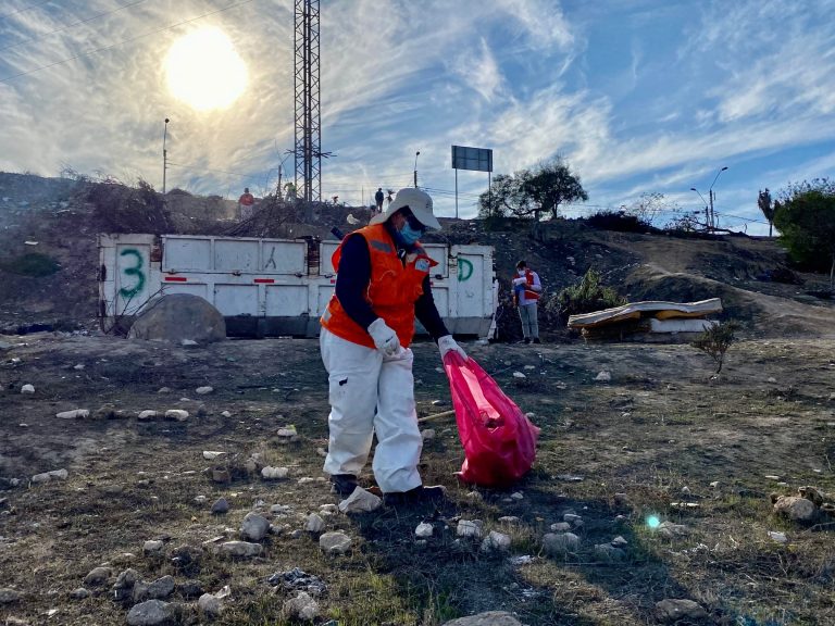 FotoNoticia: Vecinos se organizan, limpian y recuperan el Parque El Culebrón