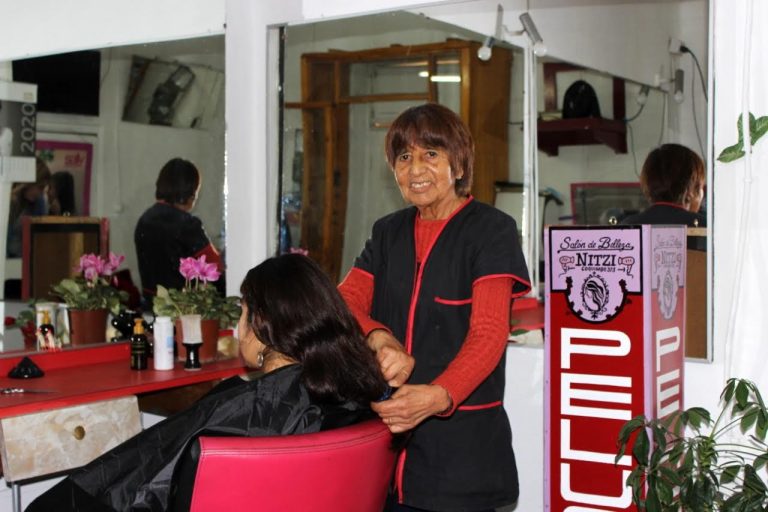 Con más de 50 años de trabajo profesional se retira conocida peluquera ovallina