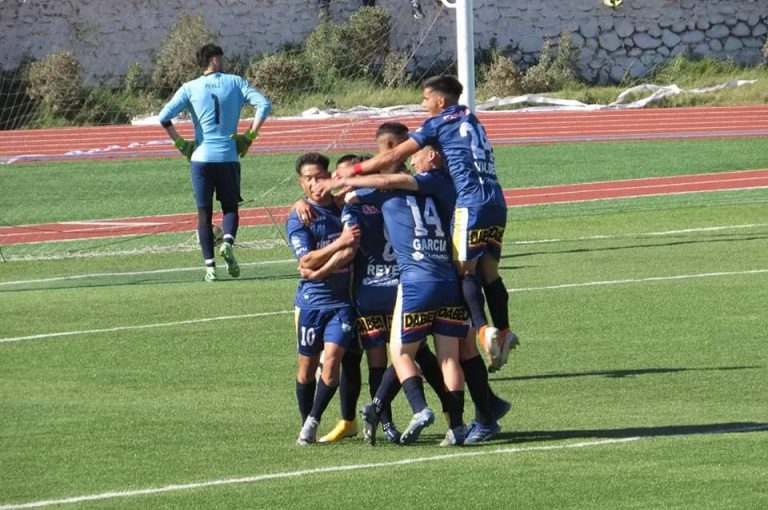 Premian a mejor jugador y goleador del partido en Freirina