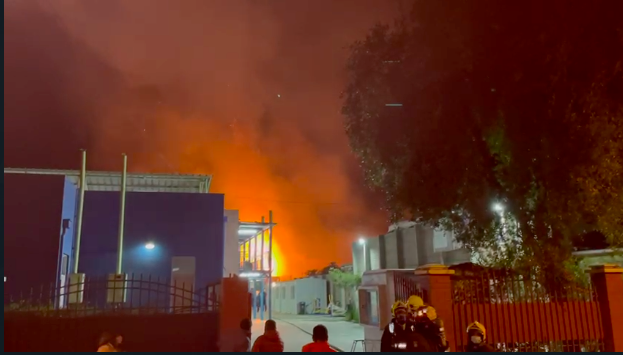 AHORA: incendio en casa habitación se registra en pleno centro de Ovalle