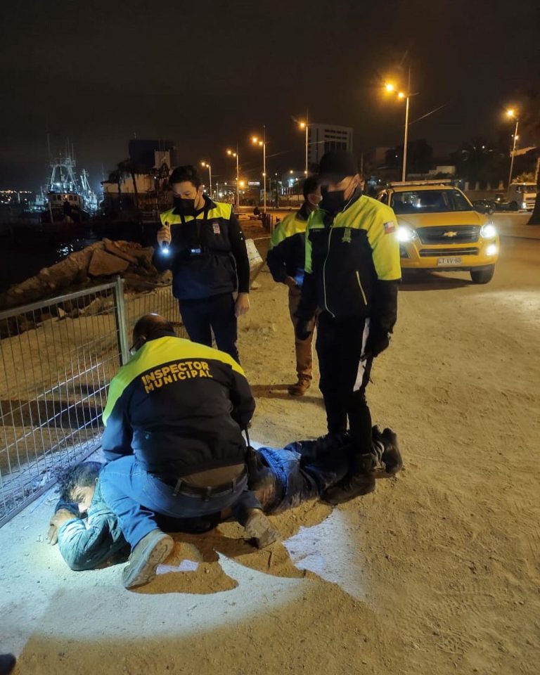 En patrullaje preventivo carabineros detiene a un hombre que recientemente había robado en Barrio Inglés