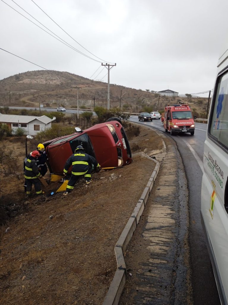 Punitaqui: 3 accidentes de autos en la ruta D-605 esta mañana