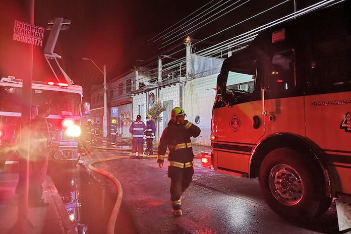 Incendio destruye por completo segundo piso de discotheque en pleno centro de Ovalle