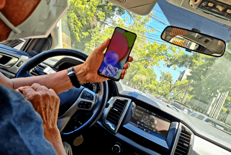Fuertes sanciones a automovilistas: publican reglamento de la Ley No Chat