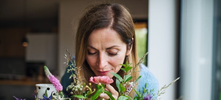 Homenaje a la mujer que ha dado vida y crianza en el mundo, llamada madre