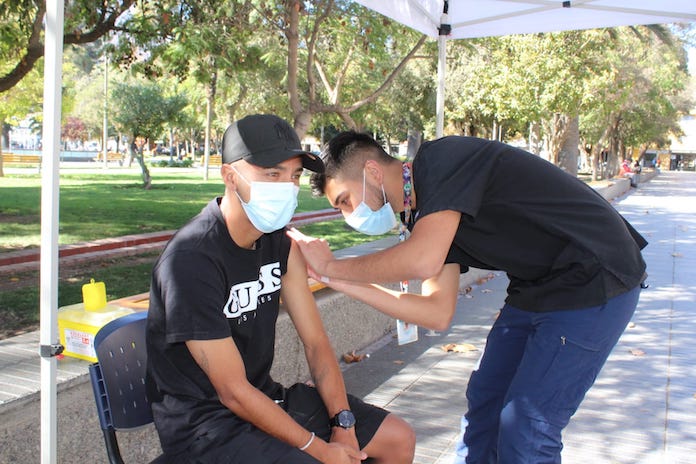 Llaman a “ponerse al día” con las vacunas contra el Covid_19 y la Influenza
