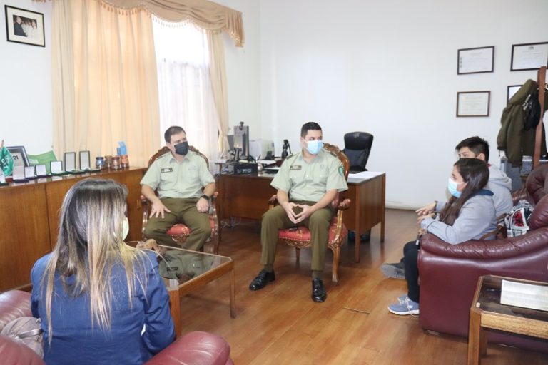 Estudiantes de educación superior se reúnen con Carabineros para solicitar mayor seguridad en las calles