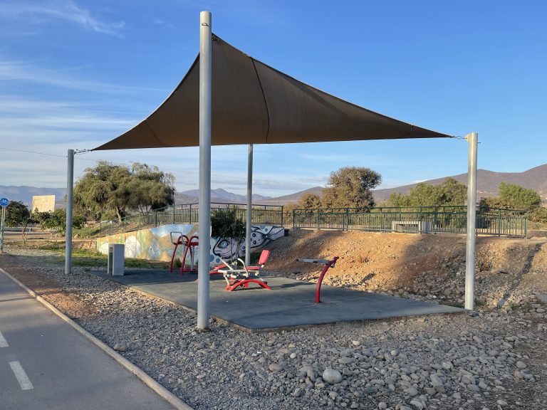 En Avenida Circunvalación de Ovalle reponen sombreaderos de “gimnasios al aire libre”