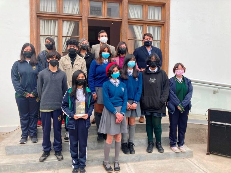 “El Sello Gabriela Mistral”: invitan a la sexta versión del concurso de poesía para estudiantes