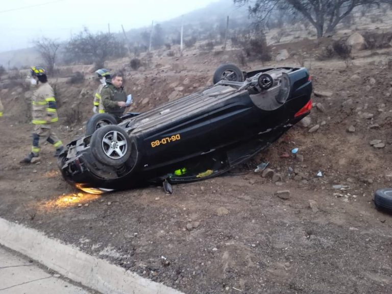 Accidente vehicular en Cuesta el Hinojo deja dos lesionados en la mañana de este sábado