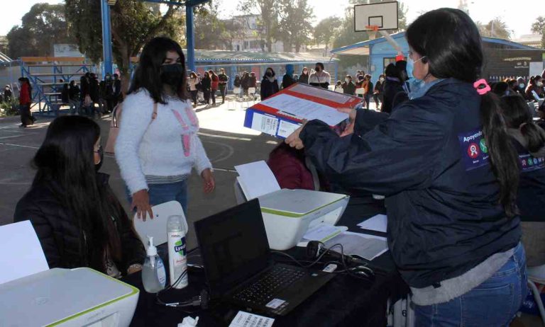 Estudiantes de la Provincia de Limarí reciben computadores y conectividad para disminuir su brecha digital