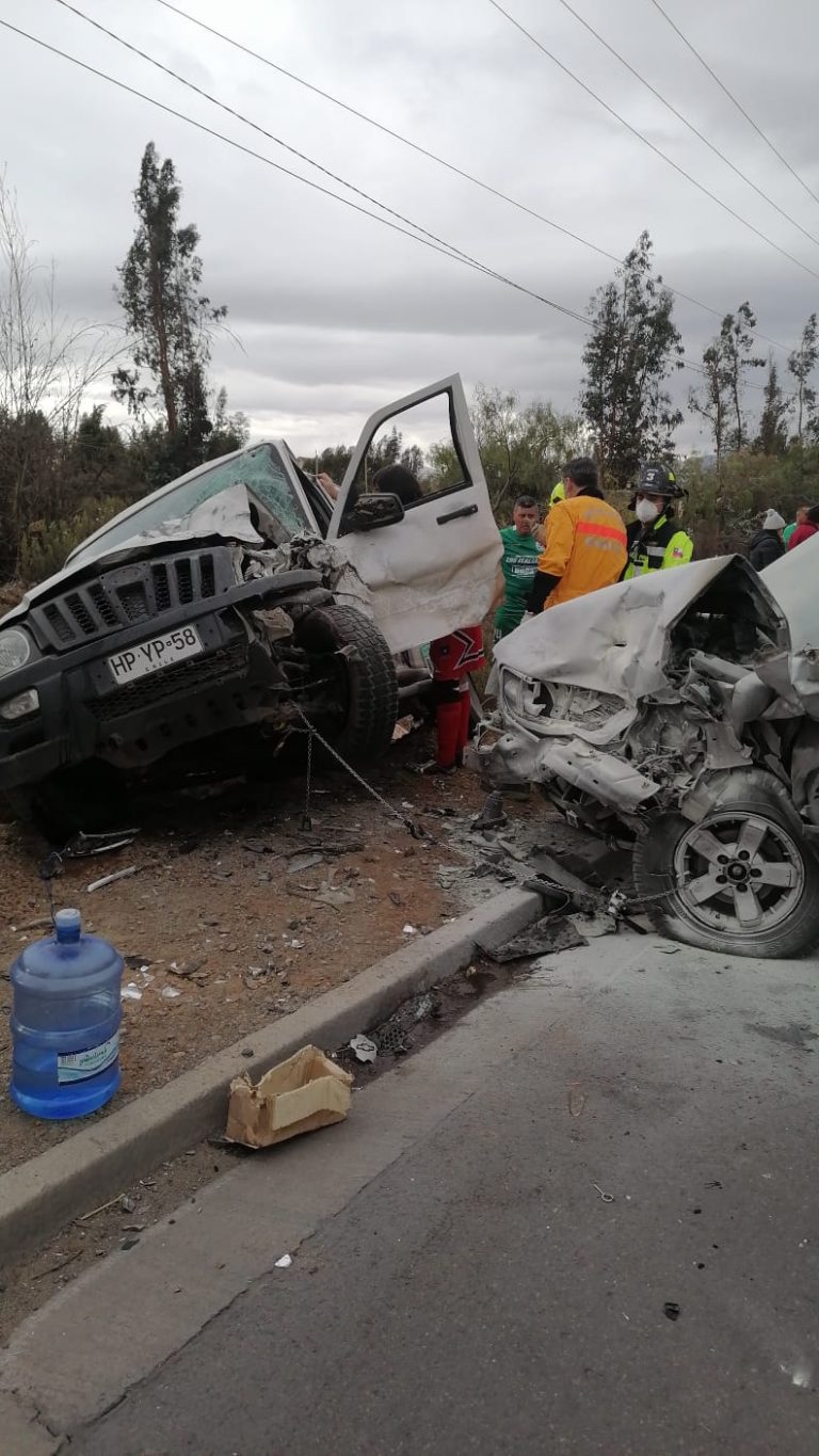 Accidente de tránsito en La Costanera dejó 7 lesionados y una persona atrapada en su auto