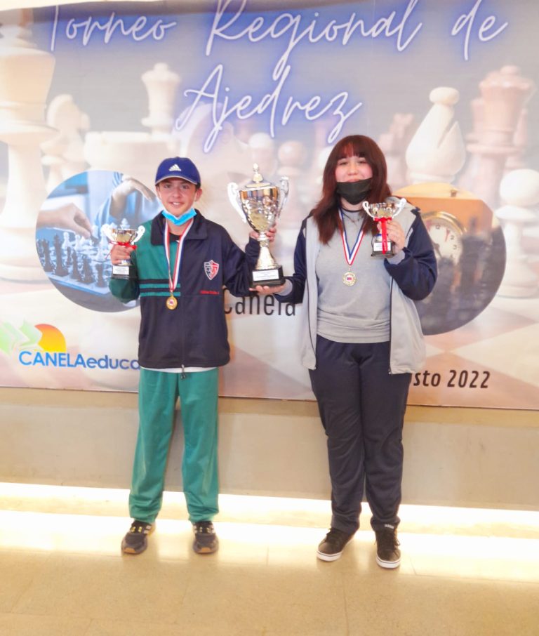 Jaque Mate : Alumnos ovallinos la rompieron en torneo regional de ajedrez.