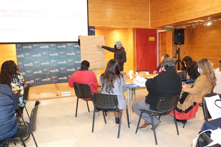 En Punitaqui, vecinos y vecinas se reúnen para dialogar sobre capacitación
