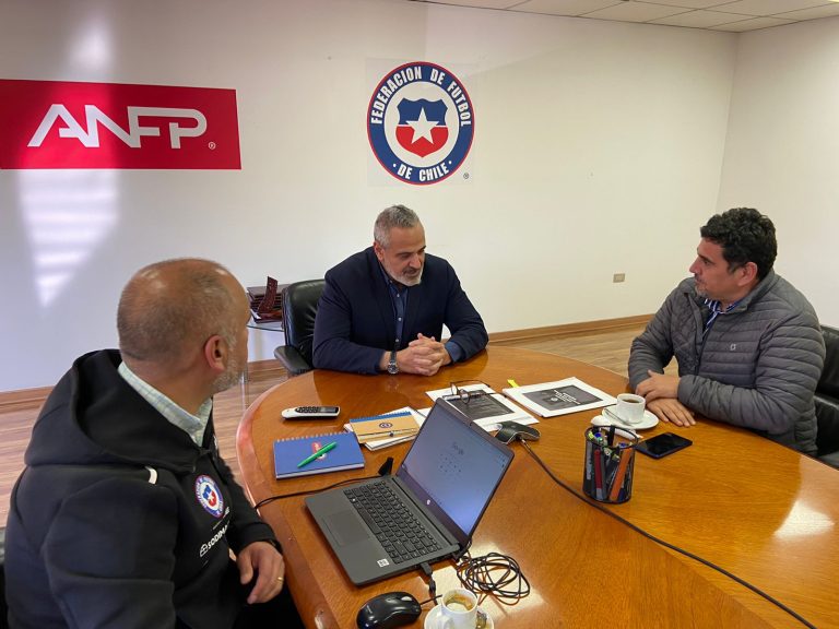 Alcalde de Monte Patria se reunió con presidente de ANFP.