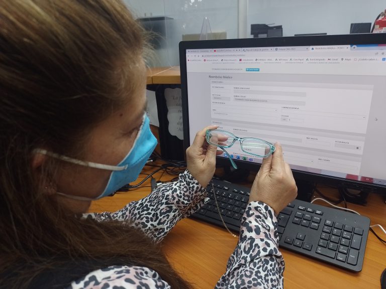 Cómo acceder a reembolso FONASA por compra de audífonos y lentes