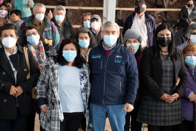 En Río Hurtado 110 agricultores y apicultores reciben insumos para palear efectos de la sequía