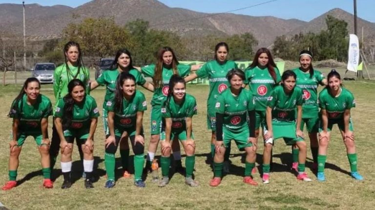 Rama femenina del CSD Ovalle celebra por partida doble