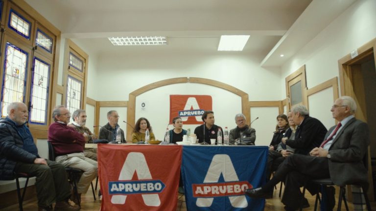 Economistas chilenos apoyan la Nueva Constitución: “estamos por avanzar, esta constitución lo permite y por eso aprobaremos”.