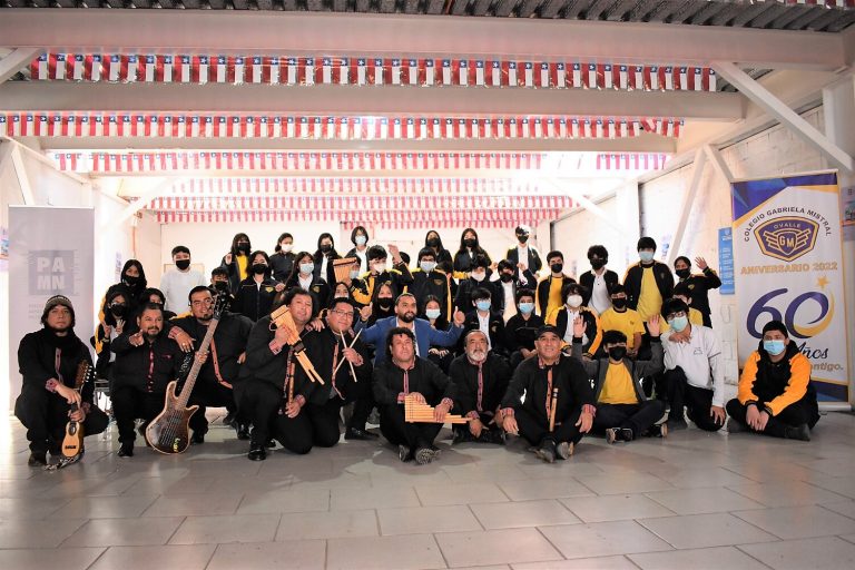 Estudiantes disfrutaron en vivo con la música andina del Grupo Tamaya