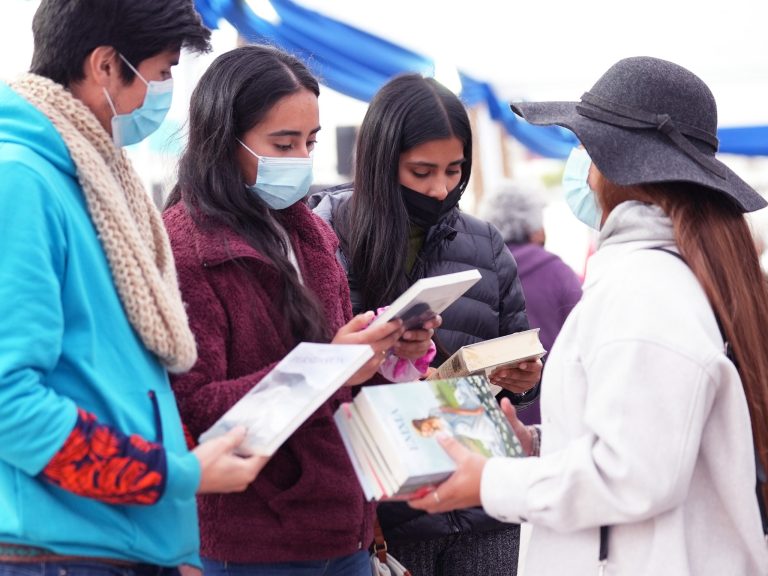 Cuentas alegres en el cierre de la Feria del Libro de Ovalle 2022