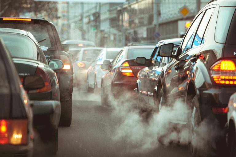 DÍA MUNDIAL SIN AUTO | ¿Sabe usted lo que contamina su vehículo? Bencina y diésel, ambos bajo la lupa