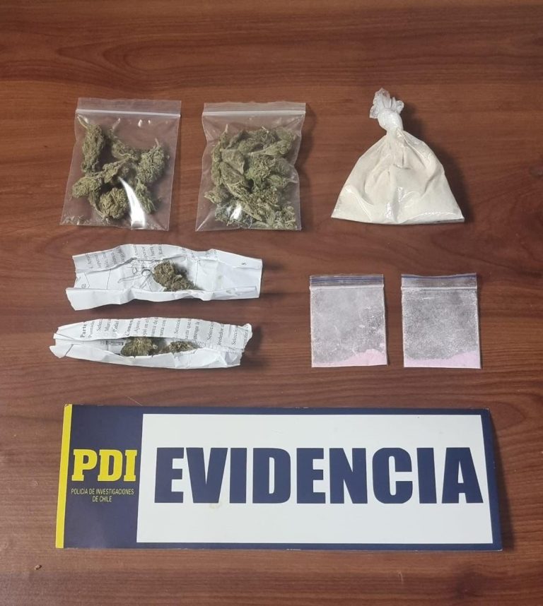 Detienen a 2 mujeres por microtráfico de drogas en una funeraria de Combarbalá