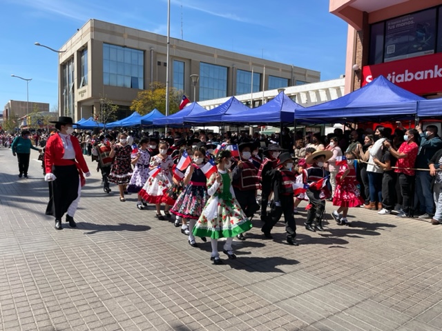 Con un impecable desfile cívico militar Ovalle rindió un homenaje a nuestro país