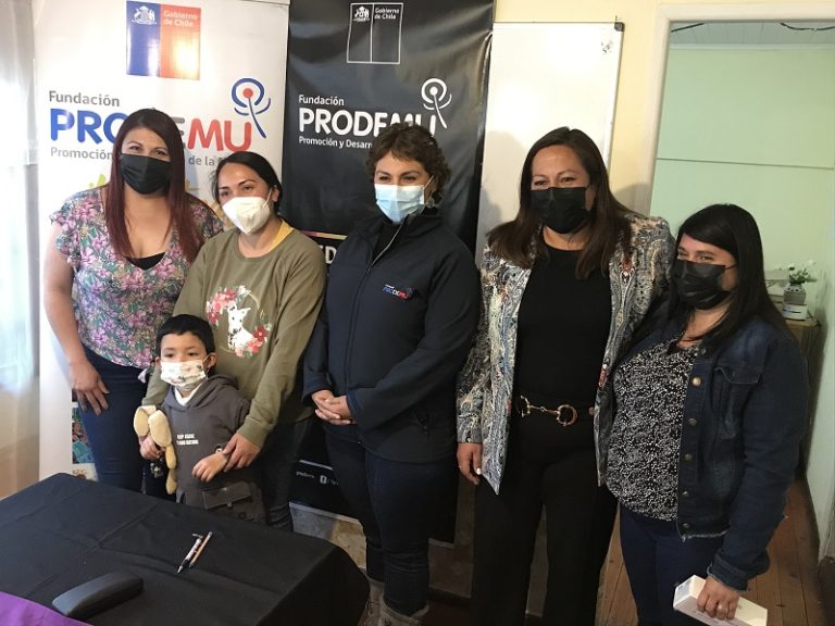 Usuarias del Programa “Conectados” de Illapel y Los Vilos reciben kit de Conectividad