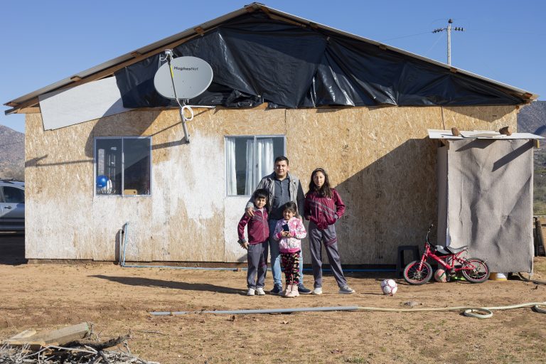 Familia punitaquina es seleccionada para recibir internet satelital de forma gratuita