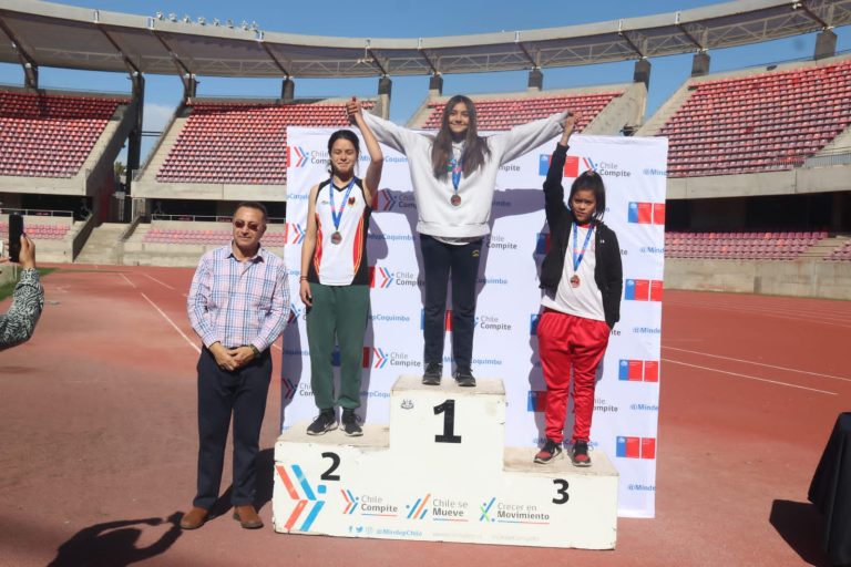 Atleta ovallina se quedó con el primer lugar en las pruebas de 80 y 150 metros planos en los juegos deportivos escolares