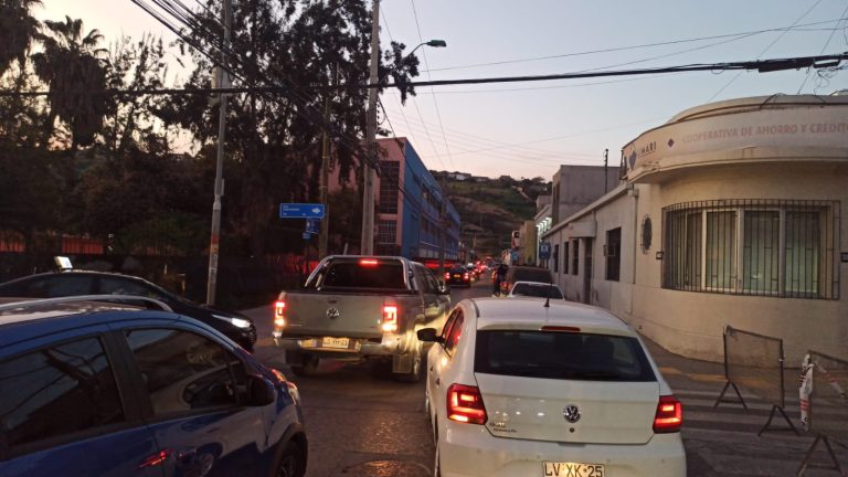AHORA: descomunal taco se produce en pleno centro de Ovalle