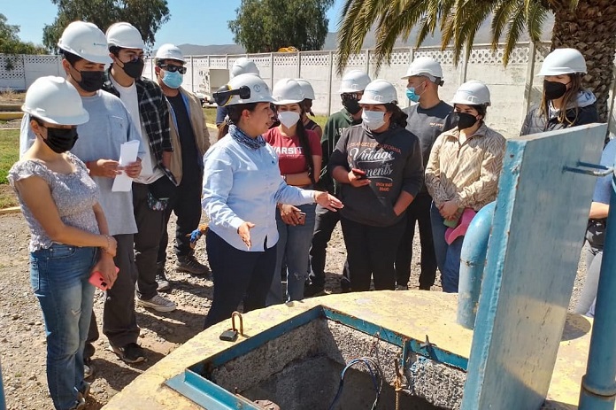 Futuros agrónomos visitan planta tratamiento de Sotaquí de Aguas del Valle