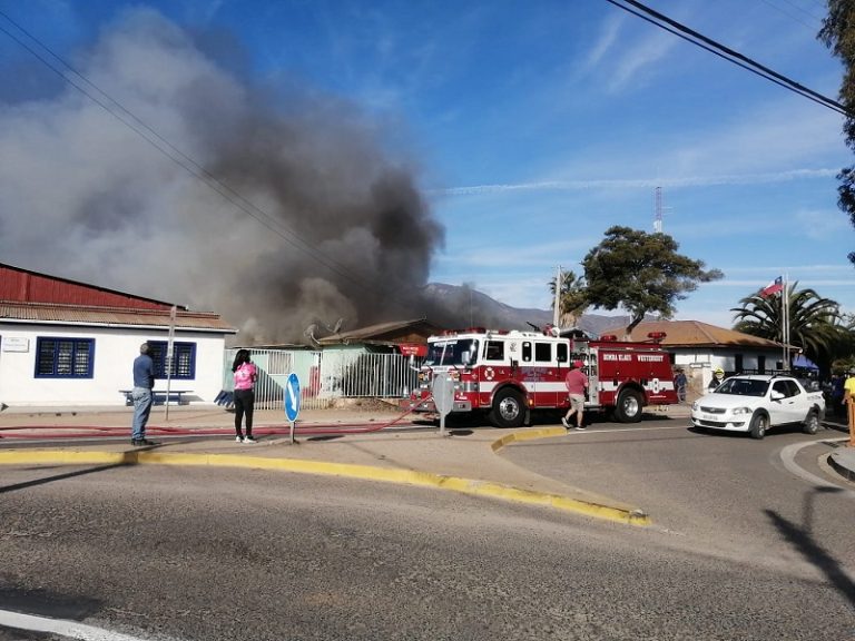 Incendio afecta a vivienda de Cerrillos de Tamaya