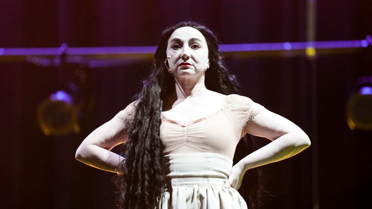 Crítica teatral: «Blancanieves», una infancia quebrantada