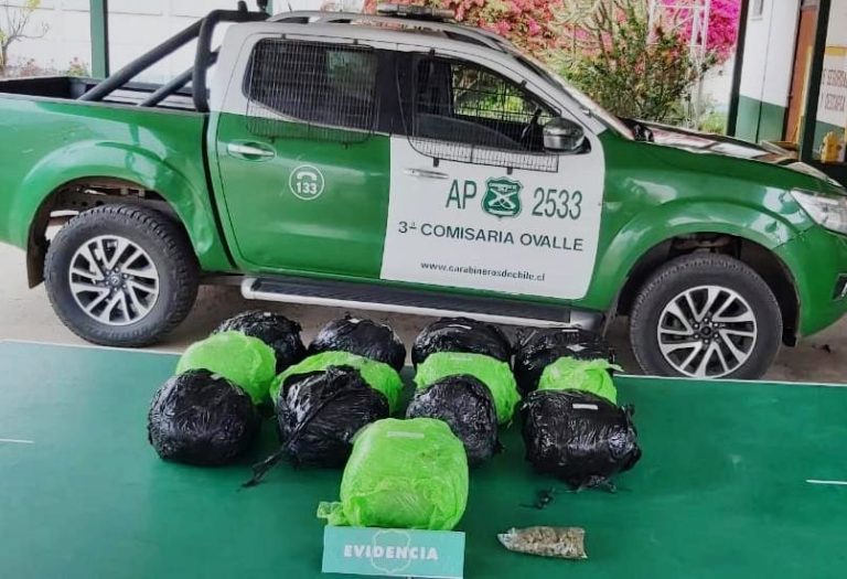 Recuperan millonaria carga de drogas tras accidente automovilístico en Ovalle