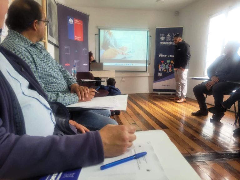 Funcionarios de Educación se capacitan en derechos  humanos para aplicarlo en Planes de Formación Ciudadana