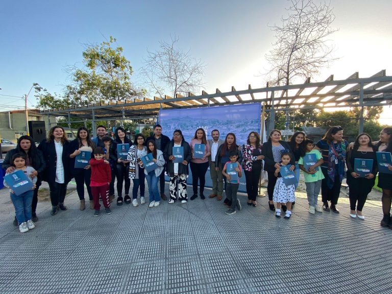 <strong>51 familias coquimbanas recibieron las escrituras de sus viviendas</strong>