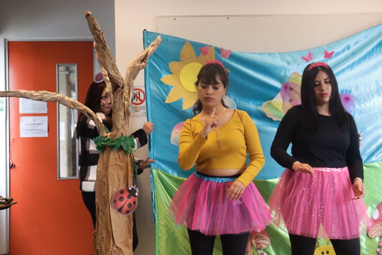 Realizan presentación con canciones infantiles  interpretadas en lengua de señas