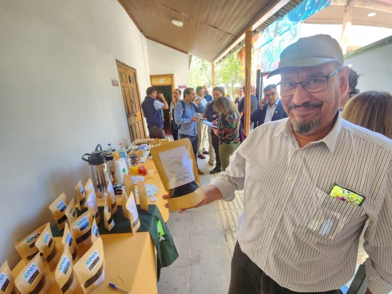 Senador Núñez destaca apoyo del INIA a pequeños productores de uva flame
